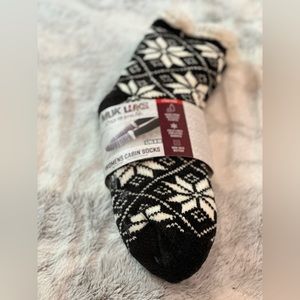 1 pair of Muk Luks Women’s Cozy Cabin Socks (from a two pack)
